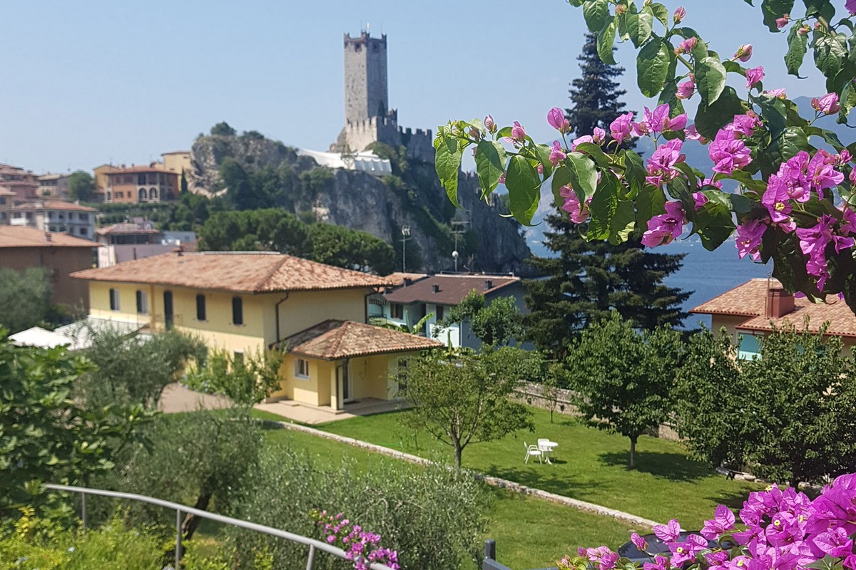 CASA PRIORI di Priori Maria Pia | Casa Priori a Malcesine. Appartamenti vista lago per la tua vacanza indimenticabile sul lago di Garda