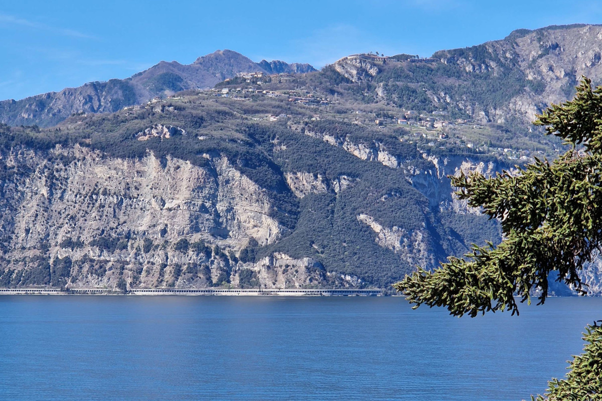 CASA PRIORI di Priori Maria Pia | Casa Priori a Malcesine. Appartamenti vista lago per la tua vacanza indimenticabile sul lago di Garda