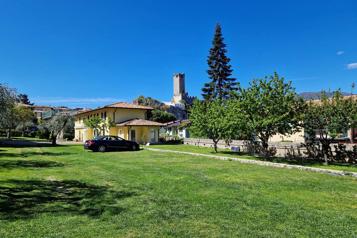 CASA PRIORI di Priori Maria Pia | Casa Priori a Malcesine. Appartamenti vista lago per la tua vacanza indimenticabile sul lago di Garda