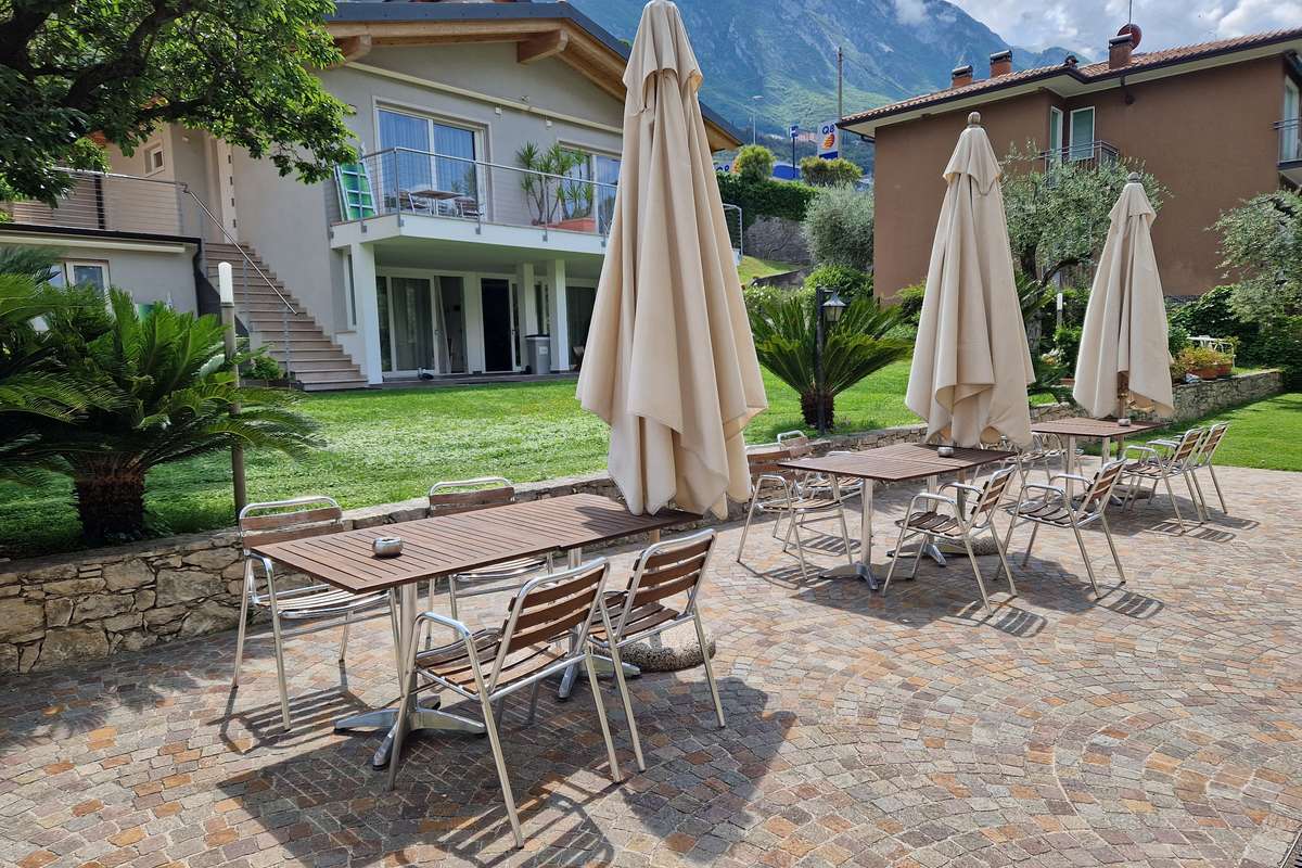 CASA PRIORI di Priori Maria Pia | Casa Priori a Malcesine. Appartamenti vista lago per la tua vacanza indimenticabile sul lago di Garda