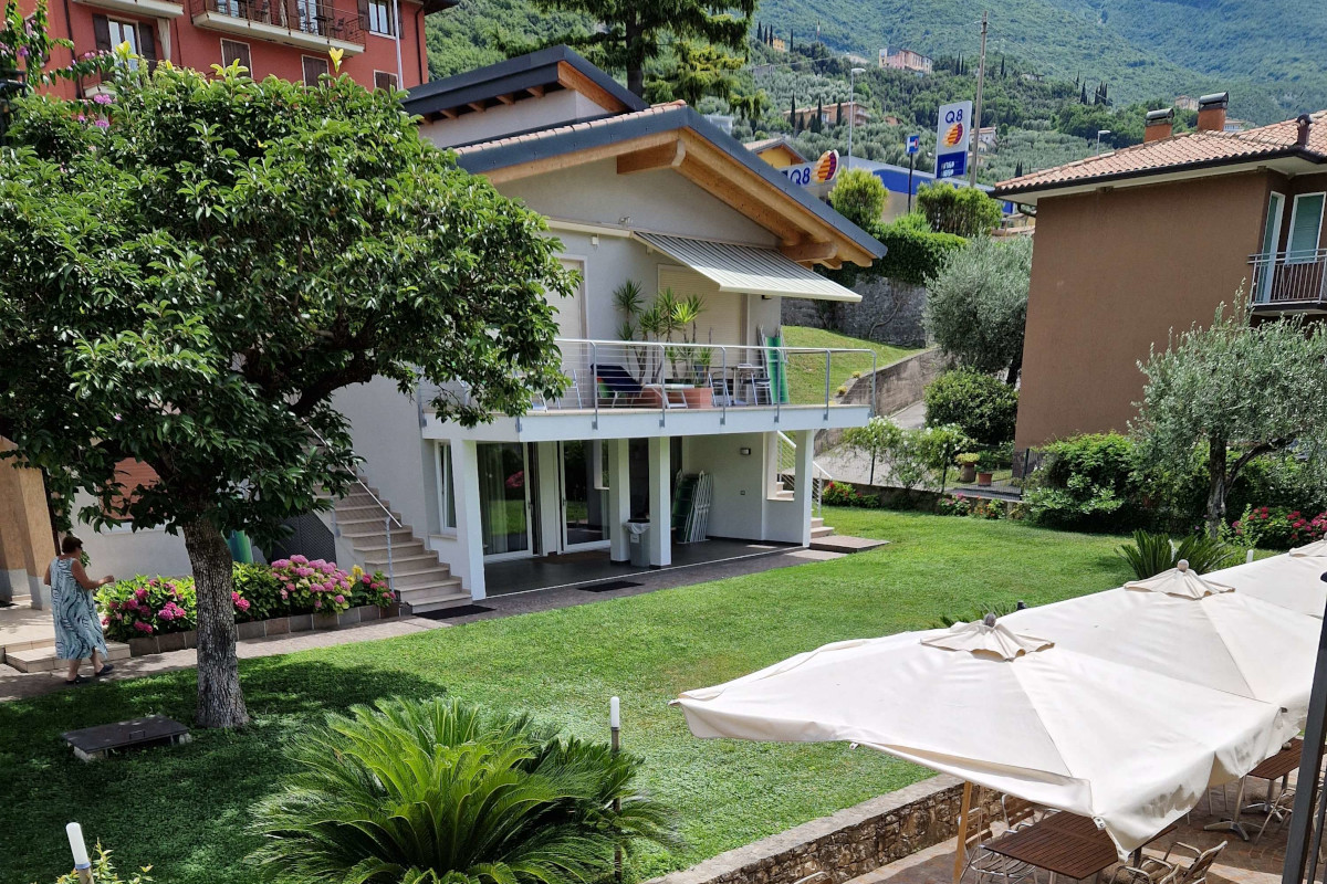 CASA PRIORI di Priori Maria Pia | Casa Priori a Malcesine. Appartamenti vista lago per la tua vacanza indimenticabile sul lago di Garda
