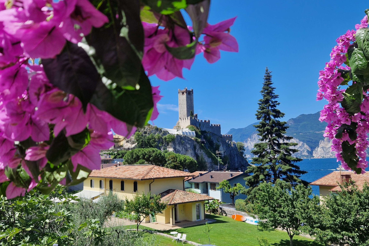 CASA PRIORI di Priori Maria Pia | Casa Priori a Malcesine. Appartamenti vista lago per la tua vacanza indimenticabile sul lago di Garda