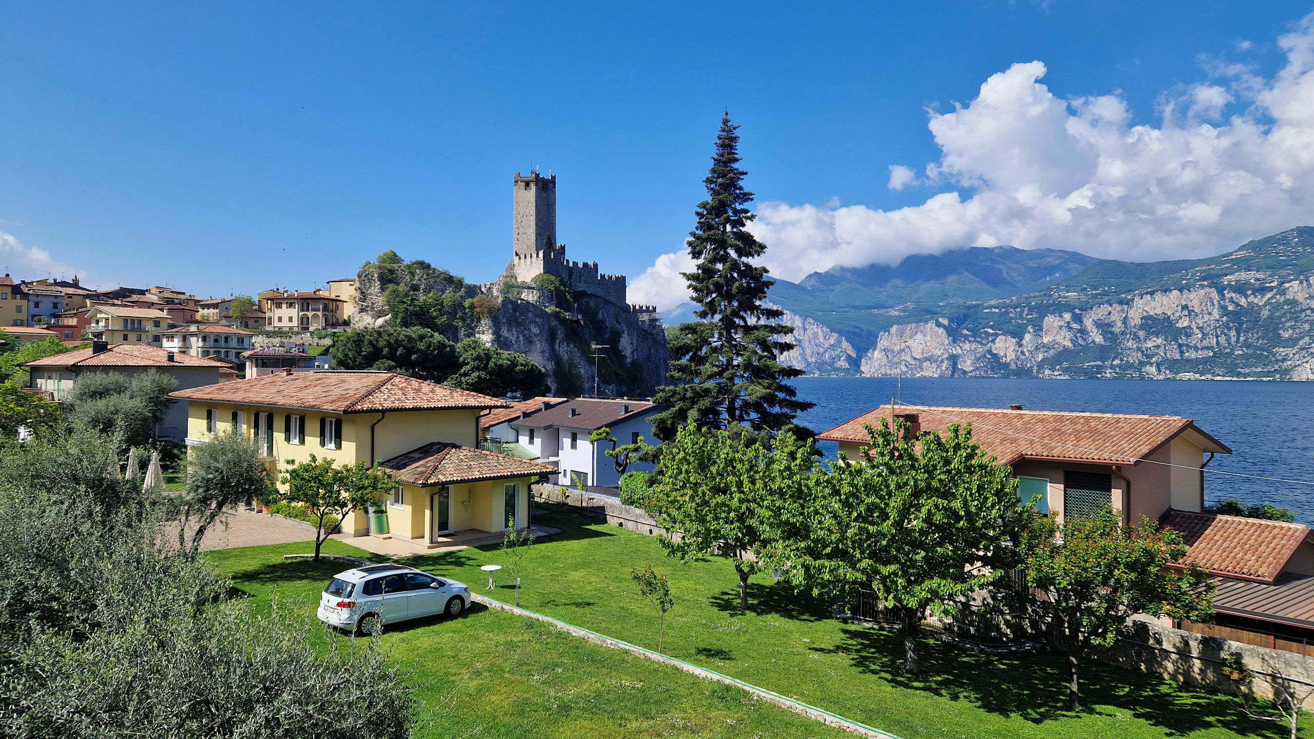 Casa Priori a Malcesine. Appartamenti vista lago per la tua vacanza indimenticabile sul lago di Garda CASA PRIORI di Priori Maria Pia | Welcome